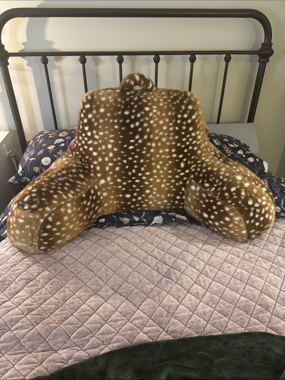 EUC Rachel Zoe Fawn Deer Print Bedrest Study Reading Pillow
